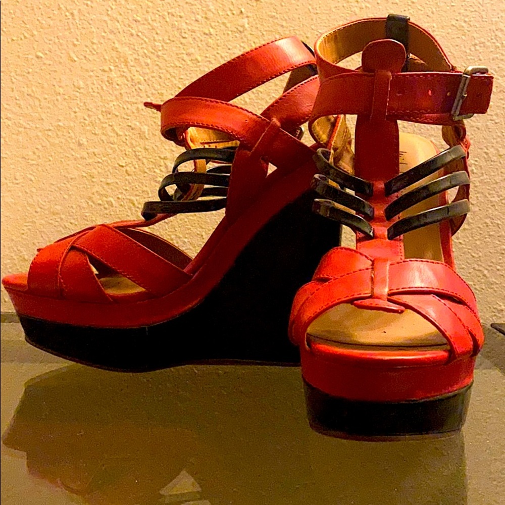 Red and black wedges